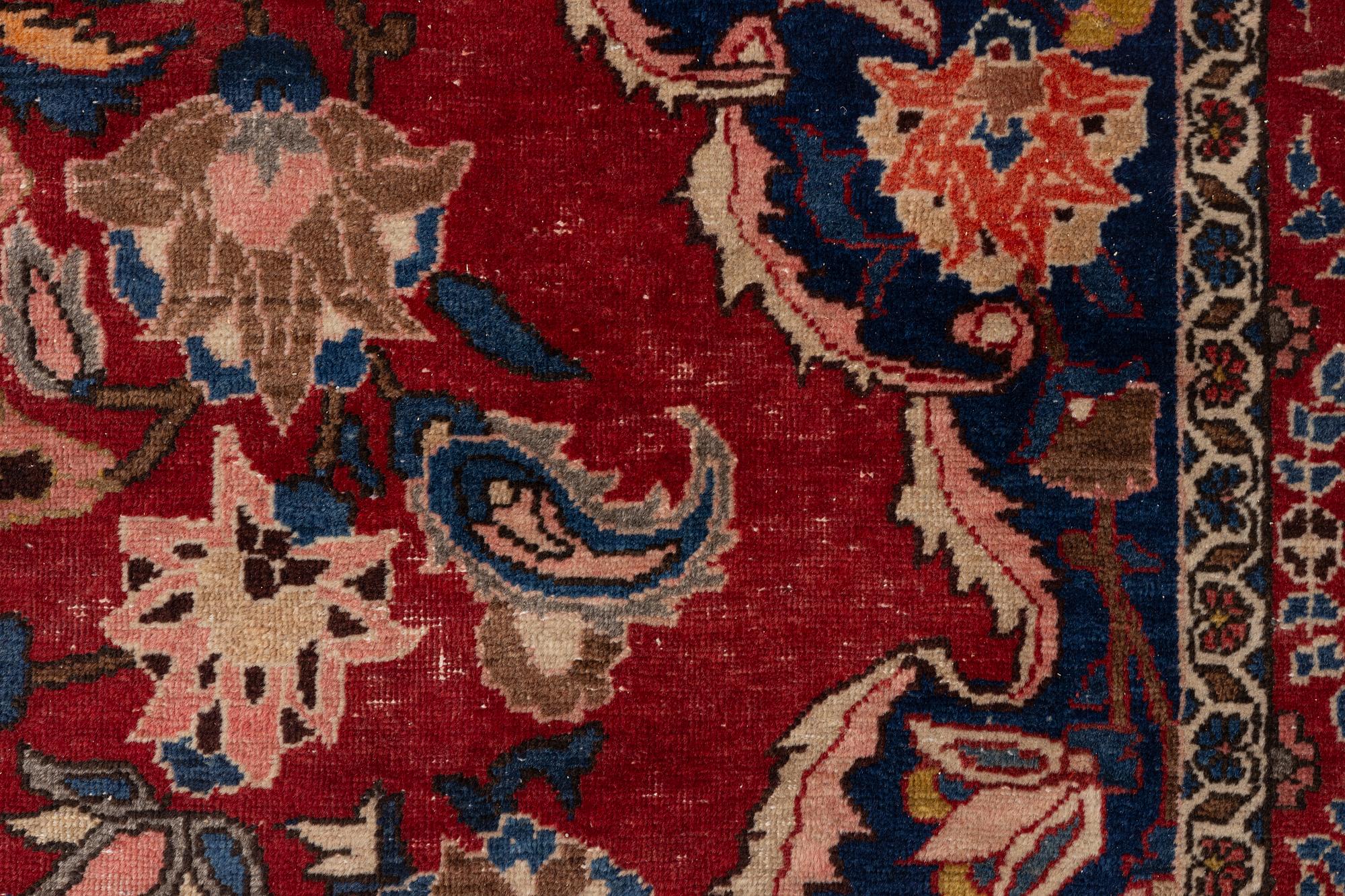 An Persian carpet, ca. 310 x 215 cm.