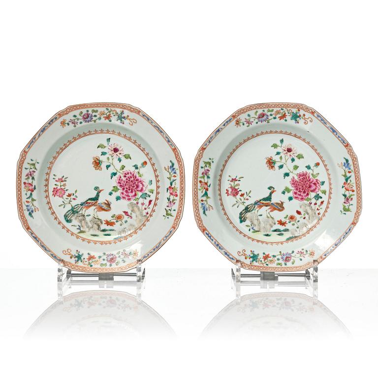 Sopptallrikar, 12 stycken, porslin. Qingdynastin, Qianlong (1736-95).