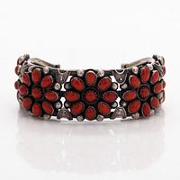 Paul Begay, armring, cabochonslipade koraller, silver.