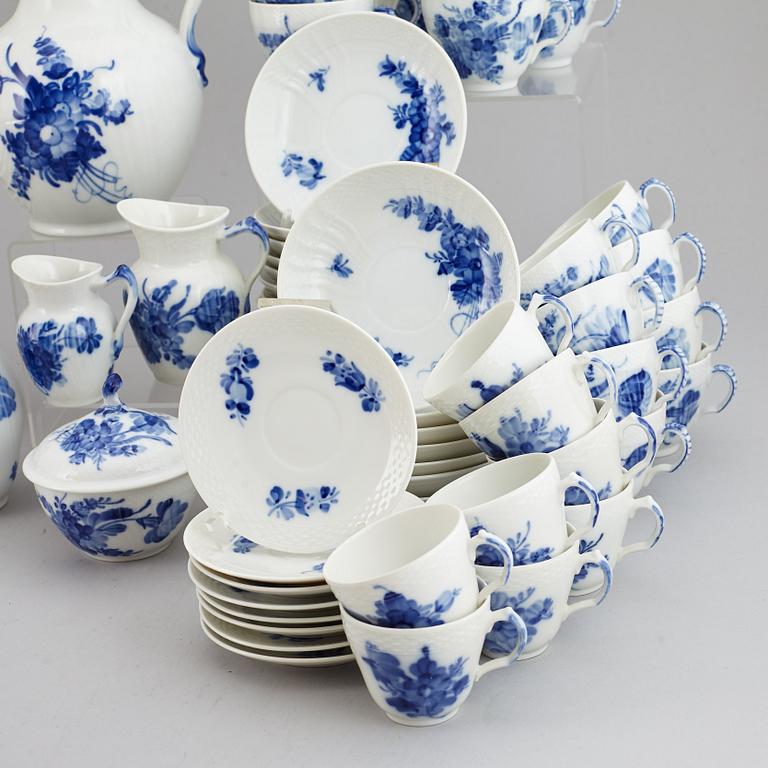 ROYAL COPENHAGEN, a 'Blå Blomst' part coffee and tea service, Denmark (62 pieces).