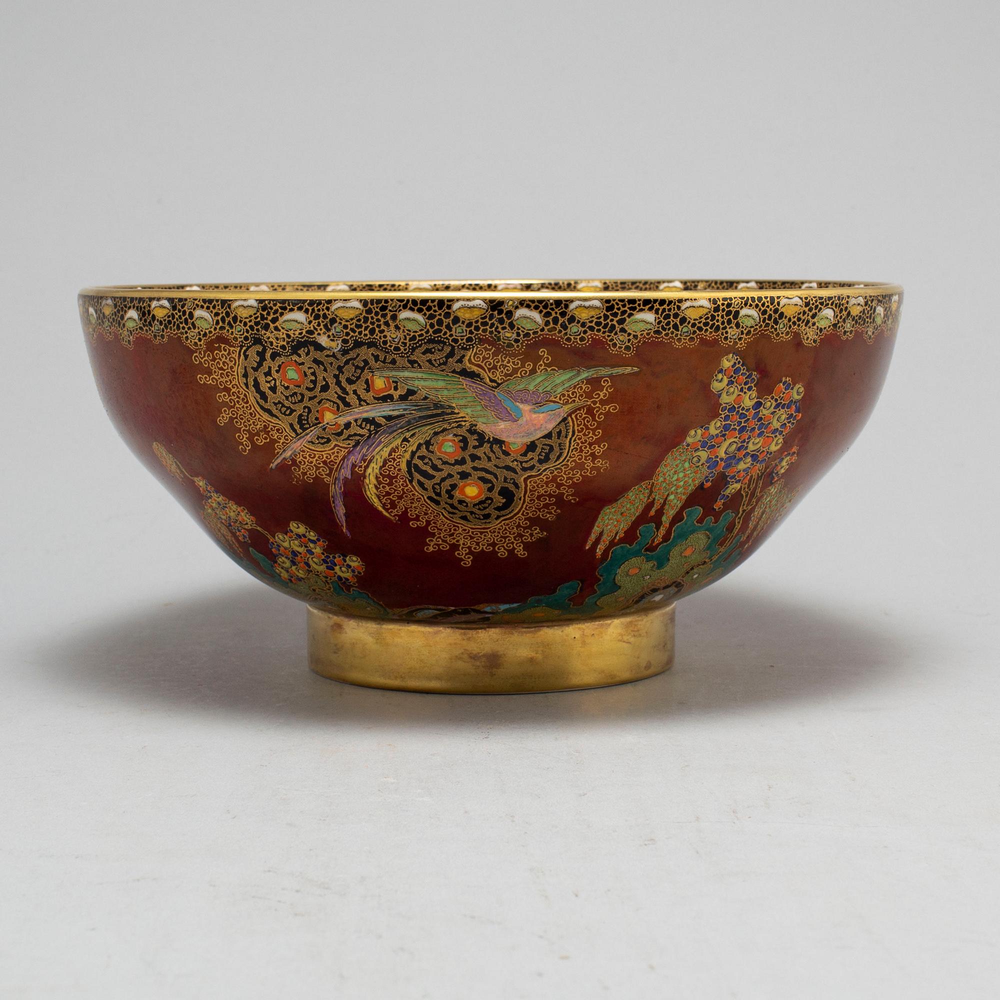 A porcelain bowl by Carlton Ware, England.