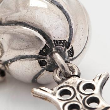 Kalevala Koru, kaulakoru, sterlinghopea. Helsinki 1970-luku.