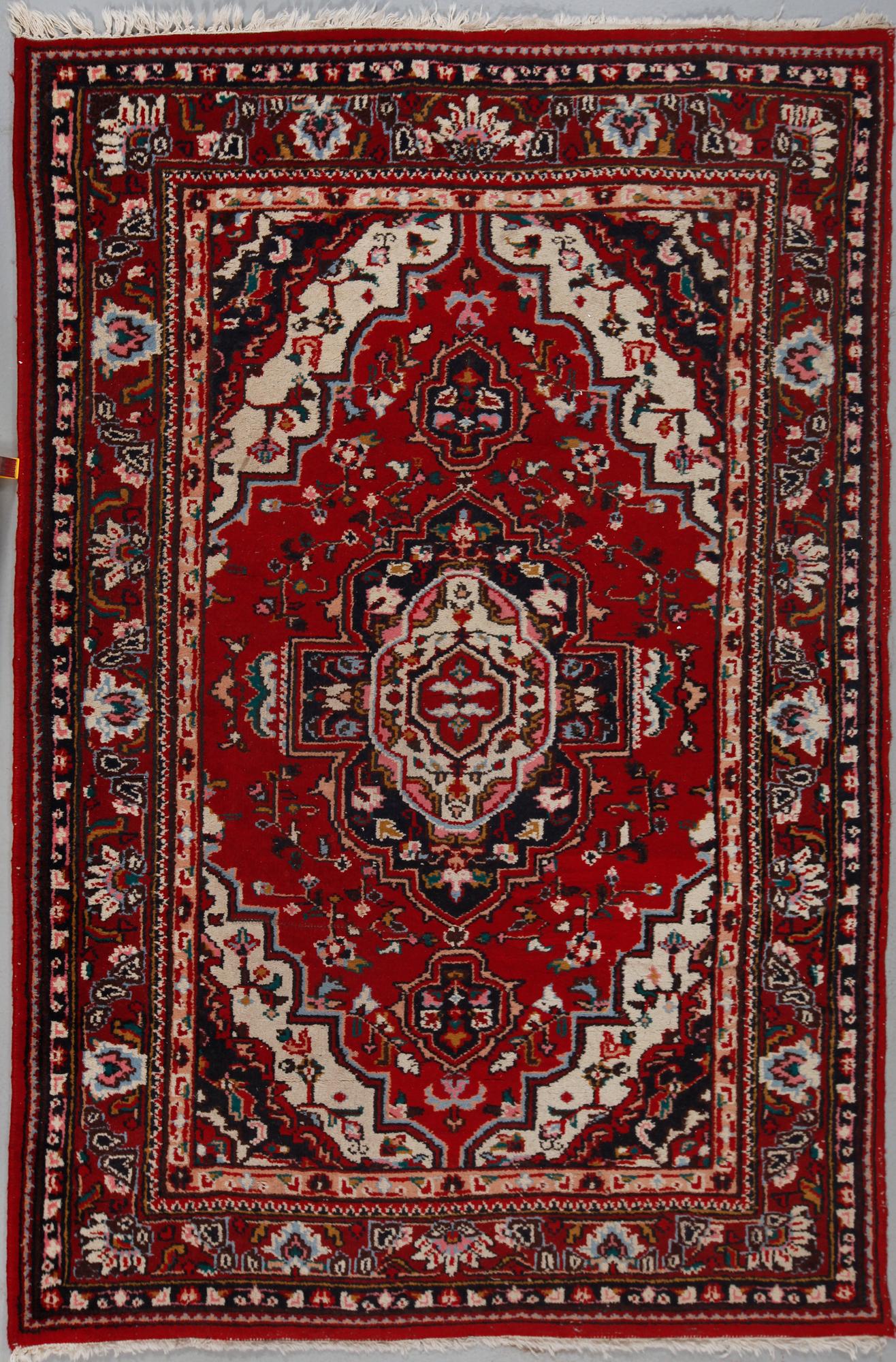 MATTA, Hamadan, ca 200 x 136 cm.