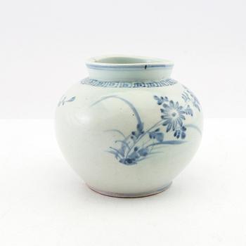 Porcelain Urn Korea 19th Century.