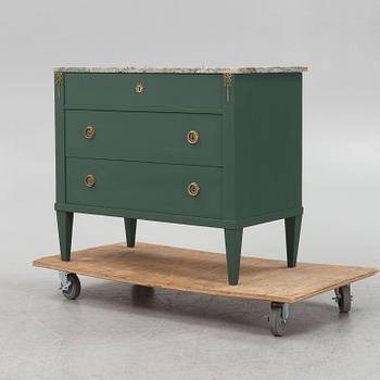 Byrå, gustaviansk stil, 1900-tal.