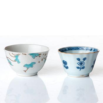 Koppar med fat, åtta stycken (4+4), porslin. Qingdynastin, 1700-tal.