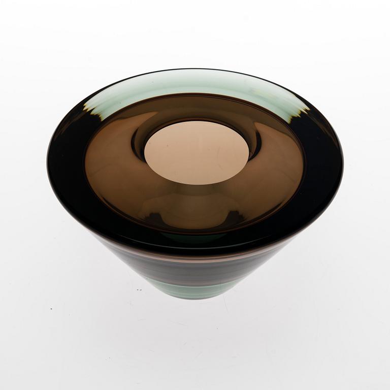 OIVA TOIKKA, VASE. Signed. Nuutajärvi Notsö. Late 1960s.