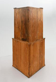 HÖRNSKÅP, 1700-/1800-tal.
