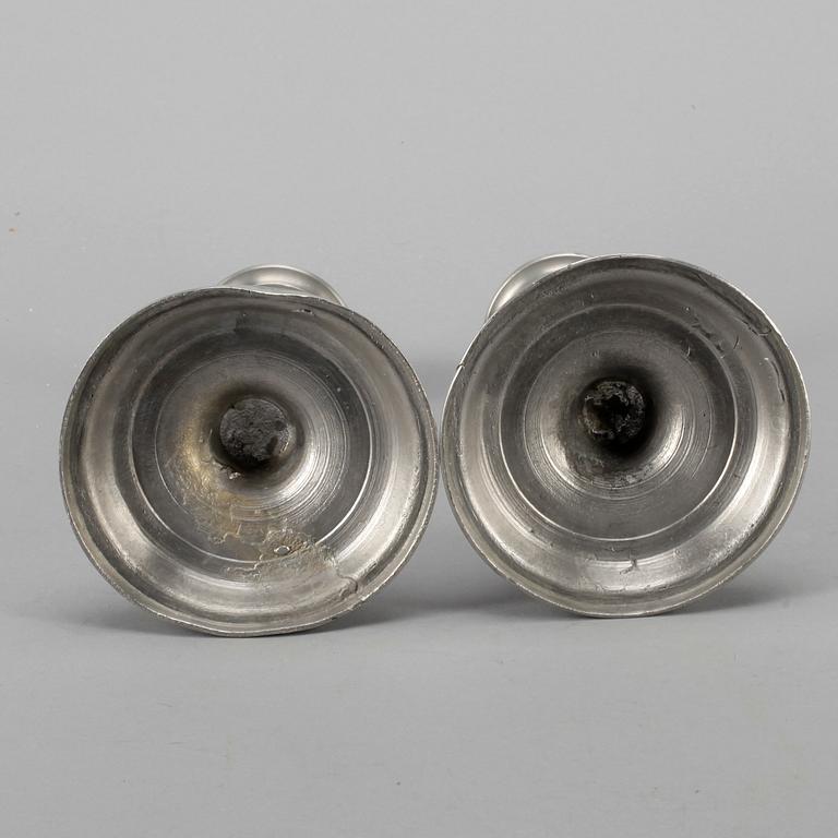 LJUSSTAKAR, ett par, tenn, 1800-tal.