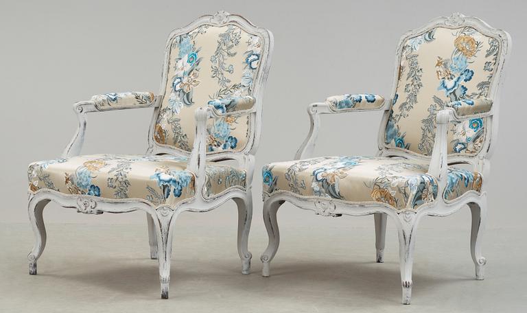 FÅTÖLJER, ett par, rokoko-stil, 1900-talets första hälft.
