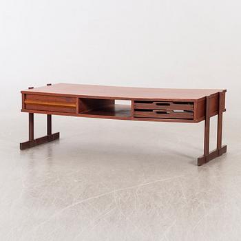 A MID 20TH CENTURY COFFEE TABLE,