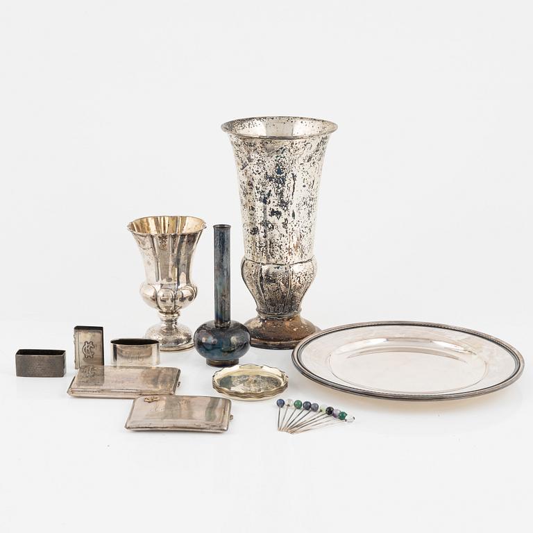 26 silver items, including plates from GAB Guldsmedsaktiebolaget Stockholm, 1950.