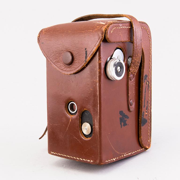 Set of five cameras, with accessories, 1920-50-tal.
