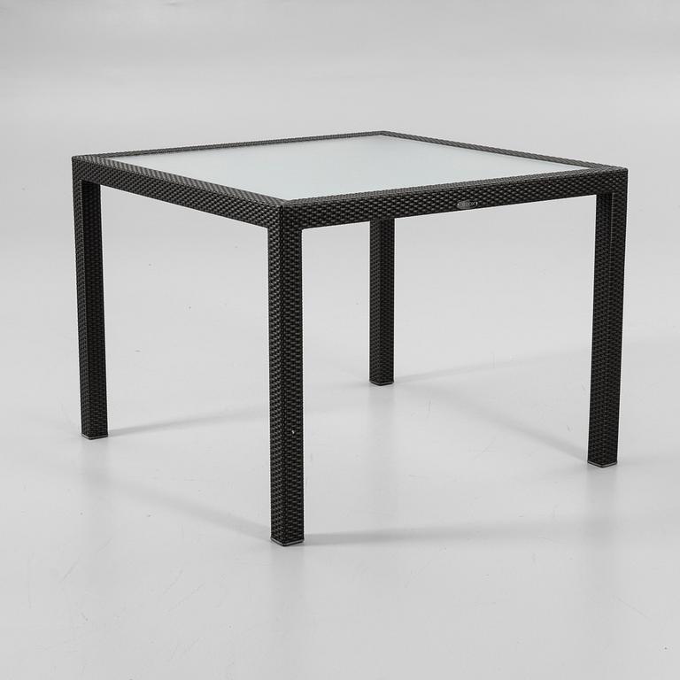 Trädgårdsbord, Dedon, 2000-tal.