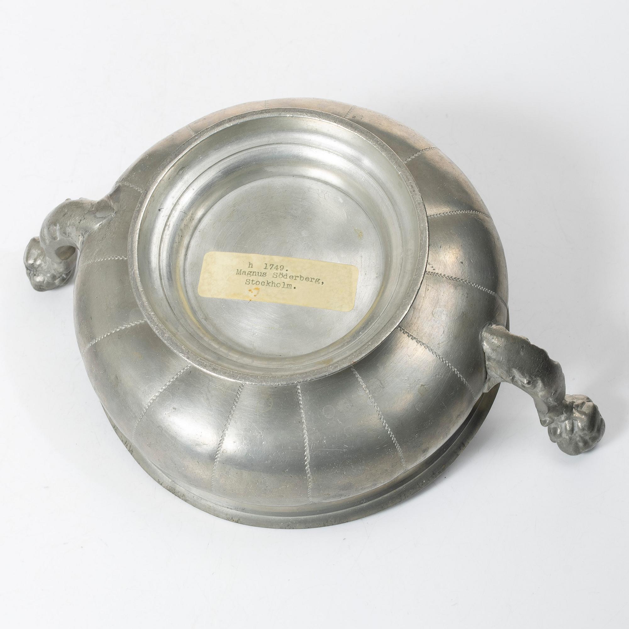 A bowl by Magnus Söderberg, Stockholm, 1749.