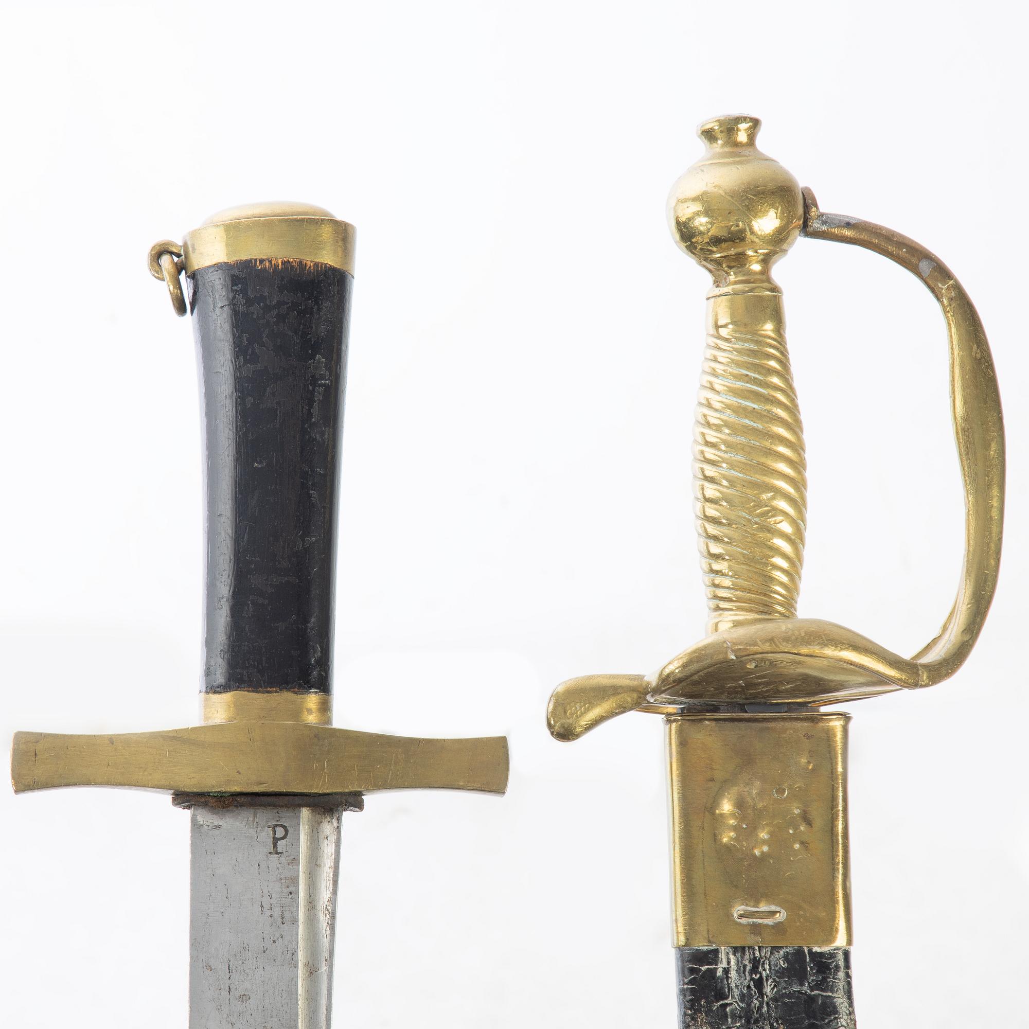 Huggare 2 st, svenska m/1856, med baljor.