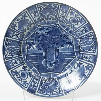 Fat, porslin. Japan, Edo perioden.