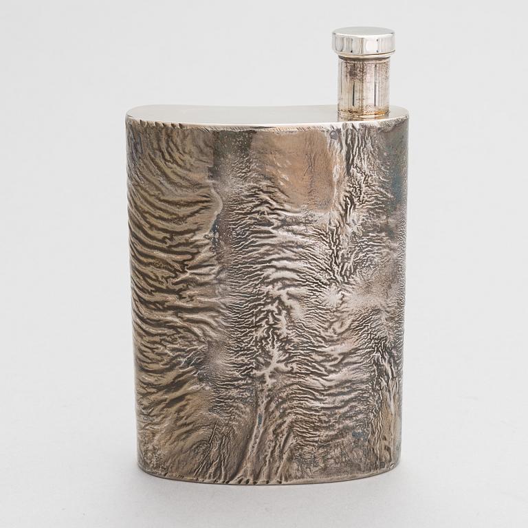 Pekka Piekäinen, A sterling silver flask. Platinoro, Turku.