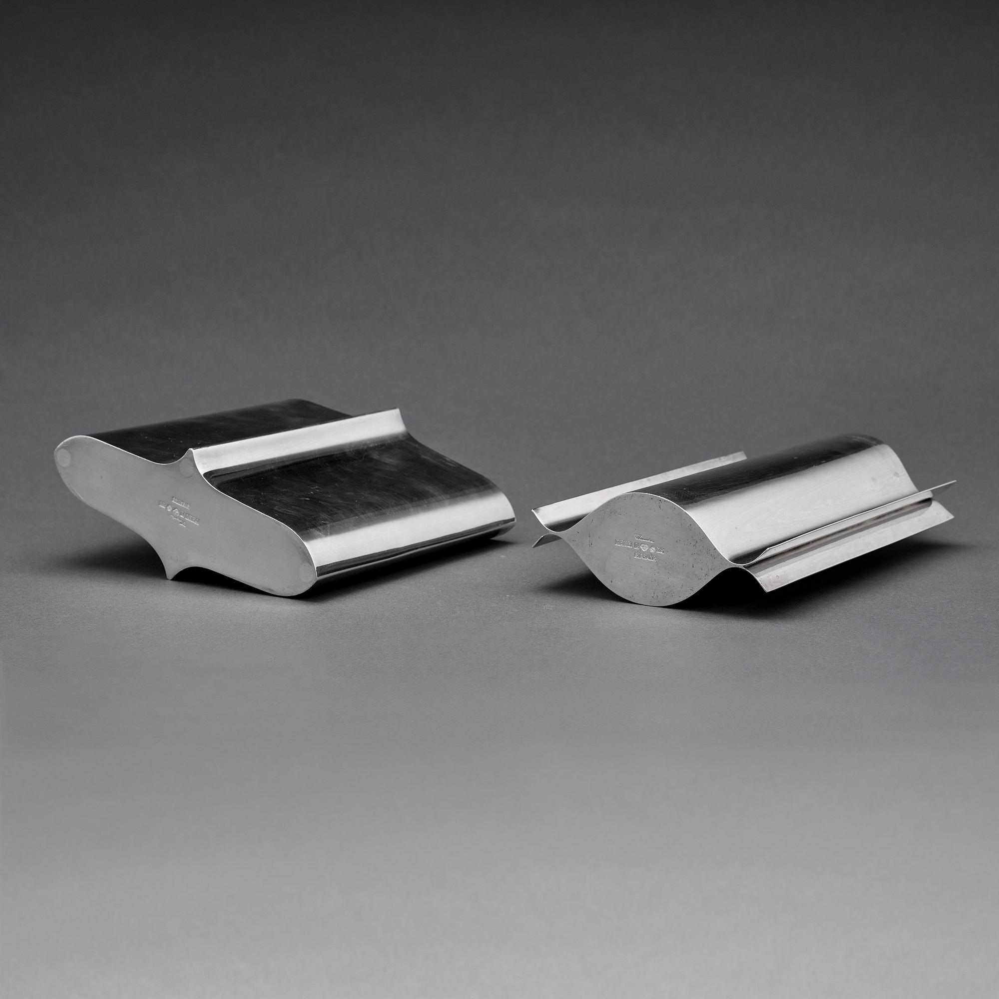 Theresia Hvorslev, vaser två st, Lidköping, 1973-74, sterling silver.