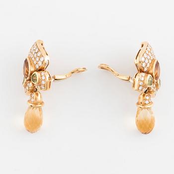 Ett par örhängen 18K guld med briolett- och fasettslipad citrin och peridot.