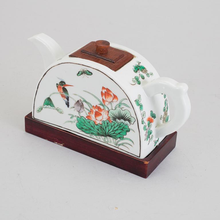 TEKANNA, porslin, Kina, omkring sekelskiftet 1900.