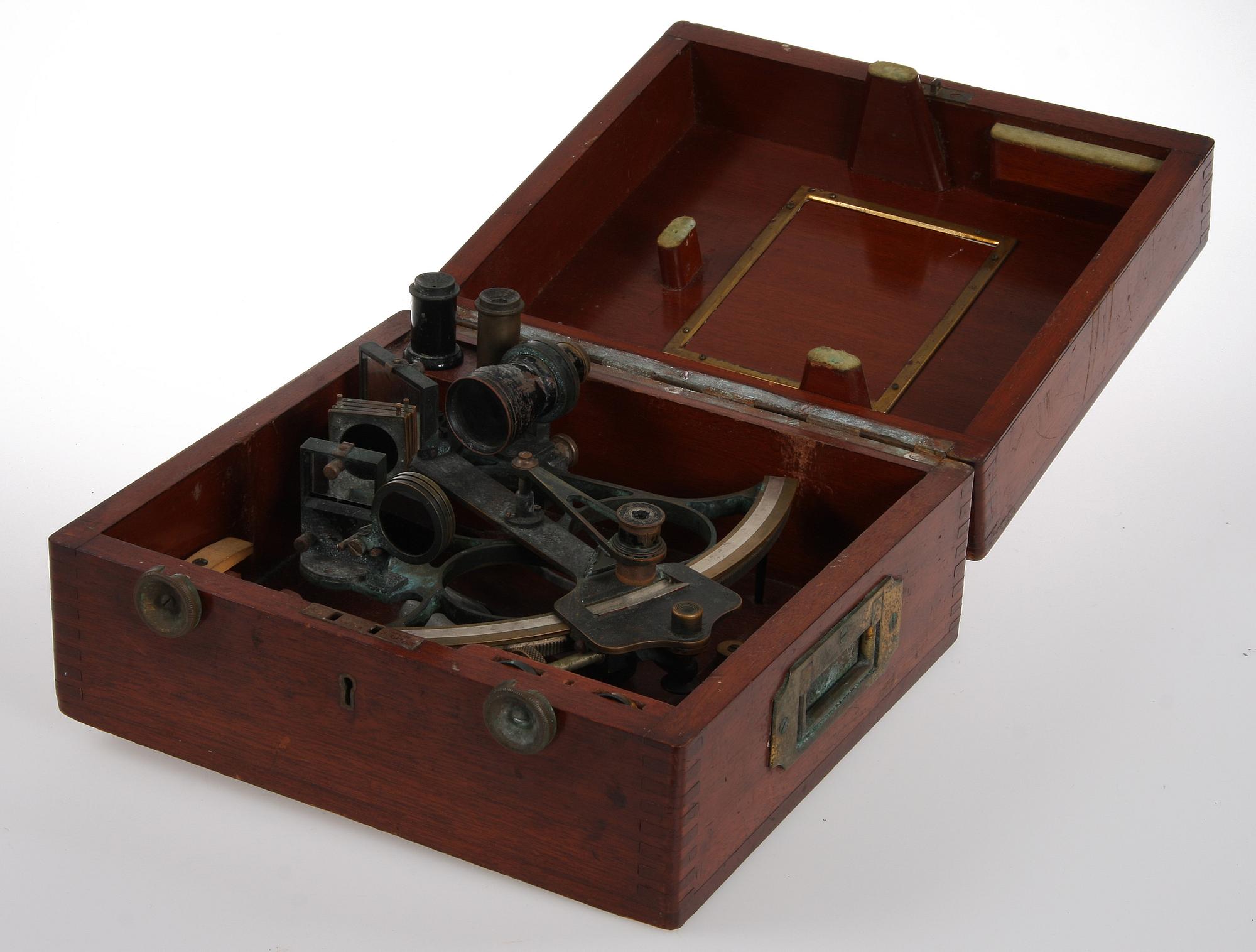 SEXTANT i schatull, 1900-talets första hälft.
