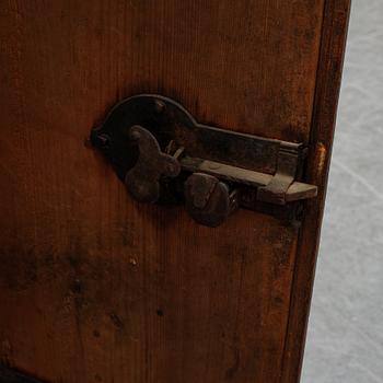 A painted Swedish hanging cabinet from Hälsingland, dated 1780.