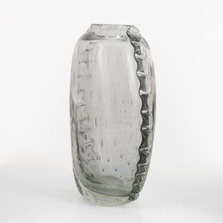 Willem de Moor, a glass vase, Flygsfors glasbruk, Sweden, dated 1940.