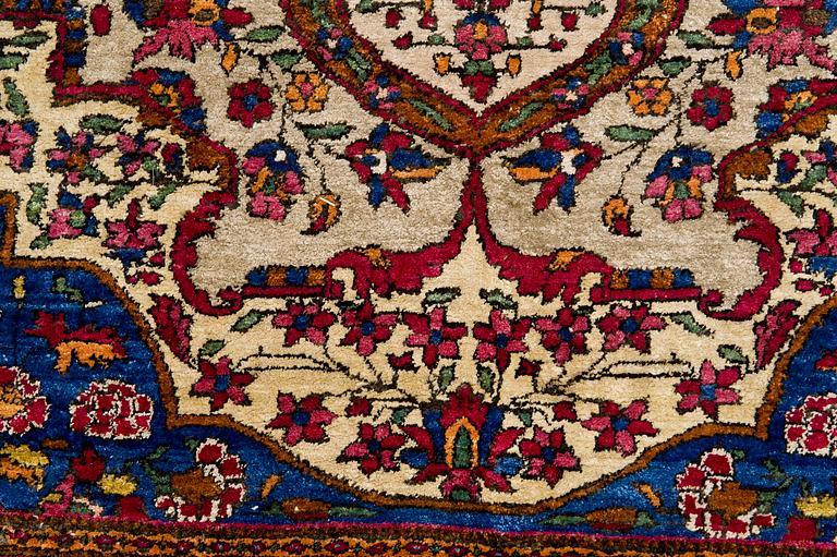 SEMIANTIK SILKE KESHAN. 339 x 224 cm.