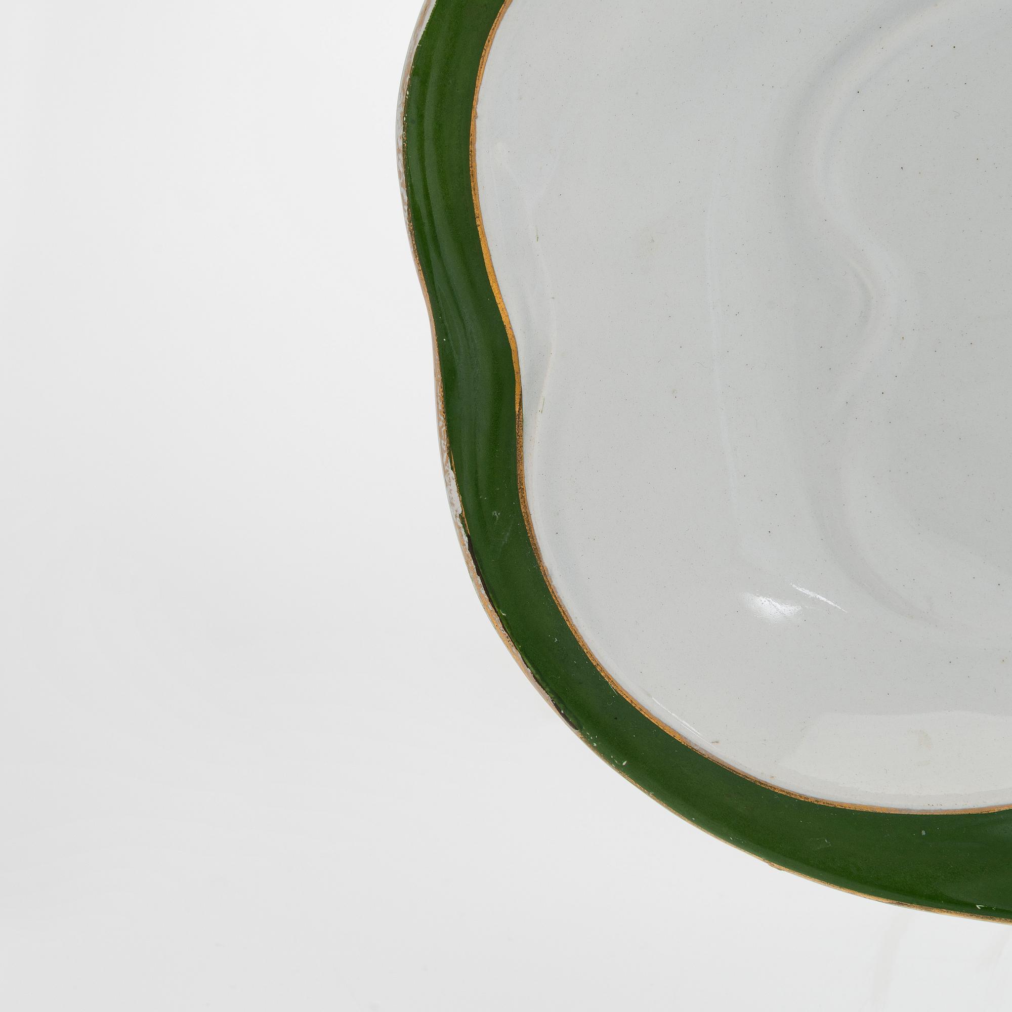 A Kuznetsov faience fish serving dish, Russia 1899-1917.
