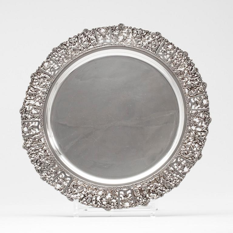 FAT,1 st silver, Spanien bär finska importstämplar. Vikt ca 193 g. FAT, 3 st, märkt alpacka, 1900-talets senare hälft.