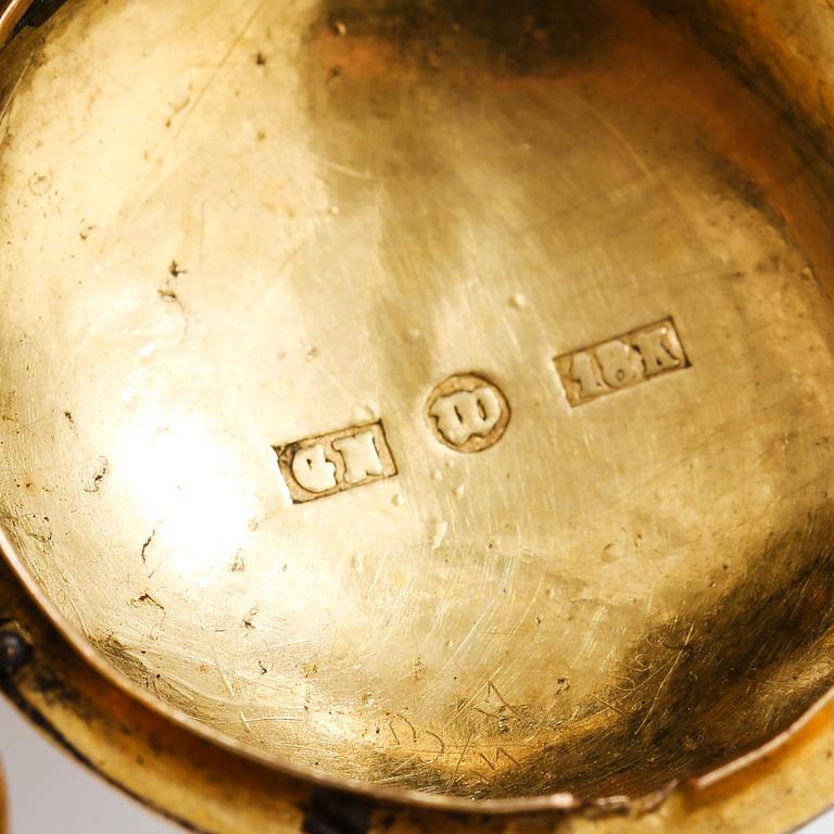 SPINDELUR, 18K guld, omkring år 1800. Total vikt inklusive urverk ca 15 g.