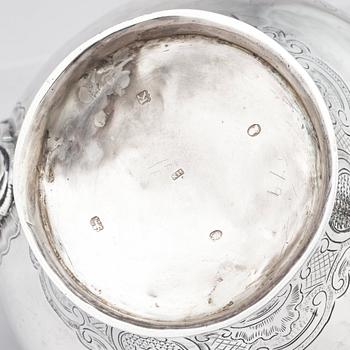 An English early 19th century teapot, silver, marks of Henry Nutting, London 1805.