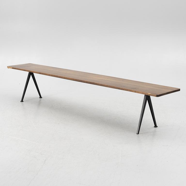 Friso Kramer & Wim Rietveld, bänkar, ett par, "Pyramid", HAY, Danmark.