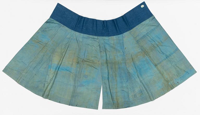 A yellow silk skirt 'Qun', Qing dynasty, 19th century.