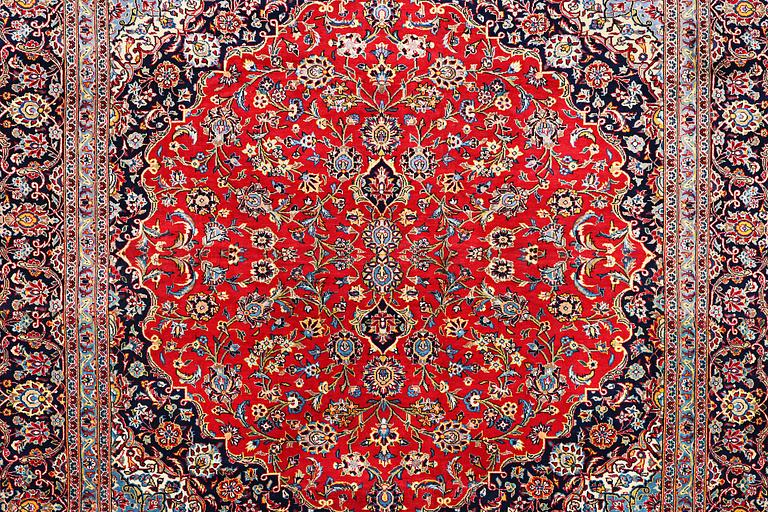 A carpet, Kashan, ca 273 x 270 cm.