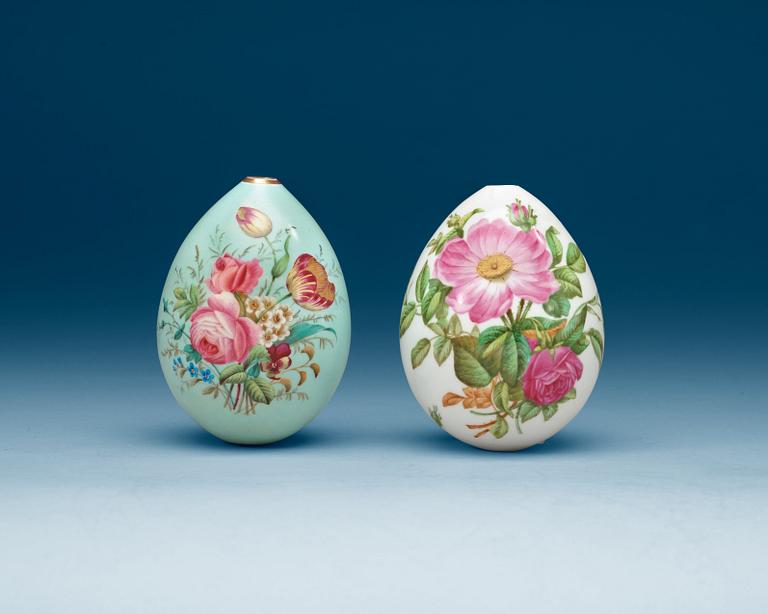 A pair of Russian porcelain eggs, 19th Century.