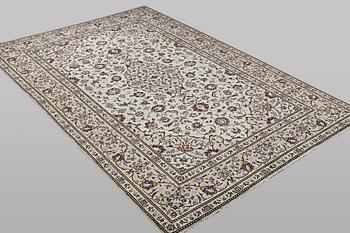 A carpet, Kashan, ca 298 x 197 cm.