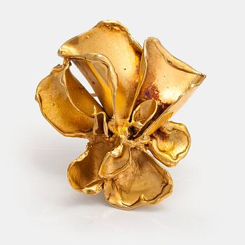 Lotta Orkomies, An 18K gold brooch. A Tillander, Helsinki 1971.