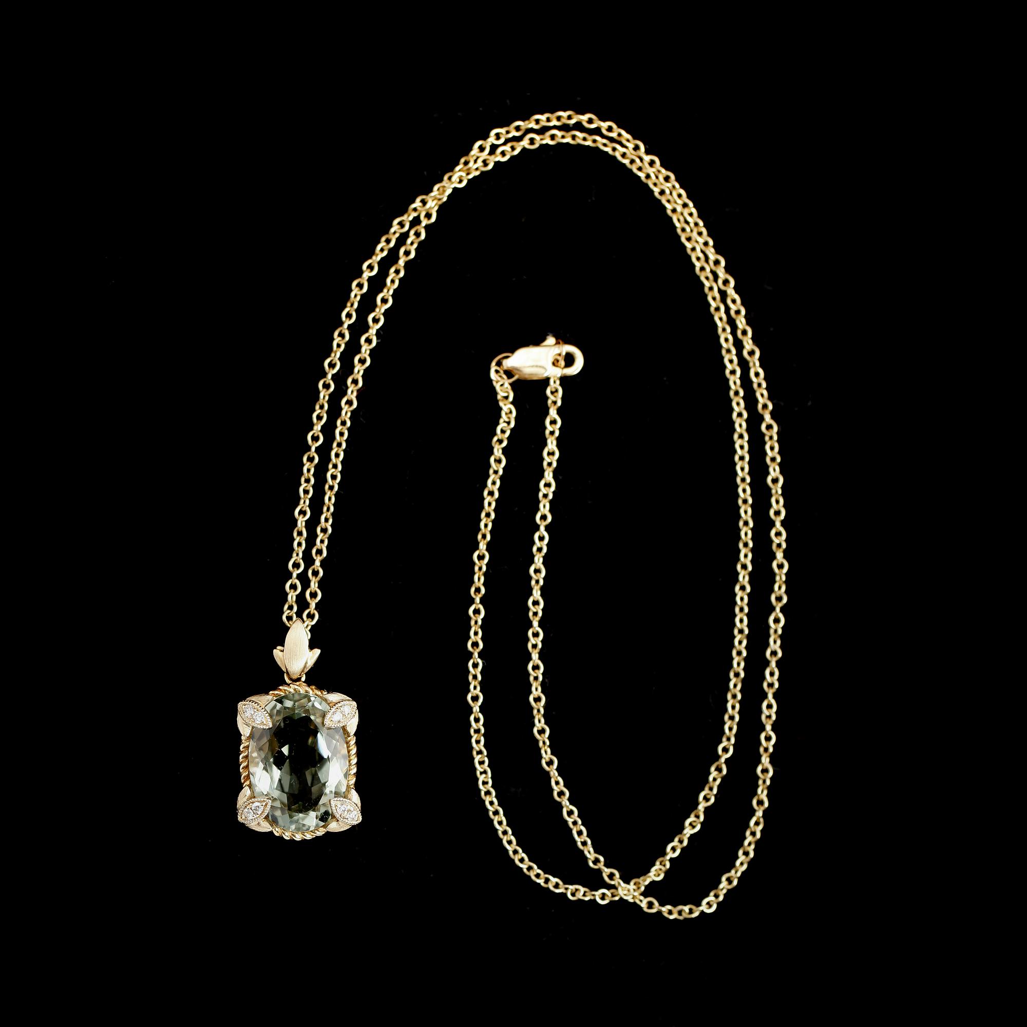 HÄNGE MED KEDJA, 14 k guld, ametist ca 6.0 ct, samt mindre diamanter tot ca 0.10 ct. Vikt ca 5.30 gr.