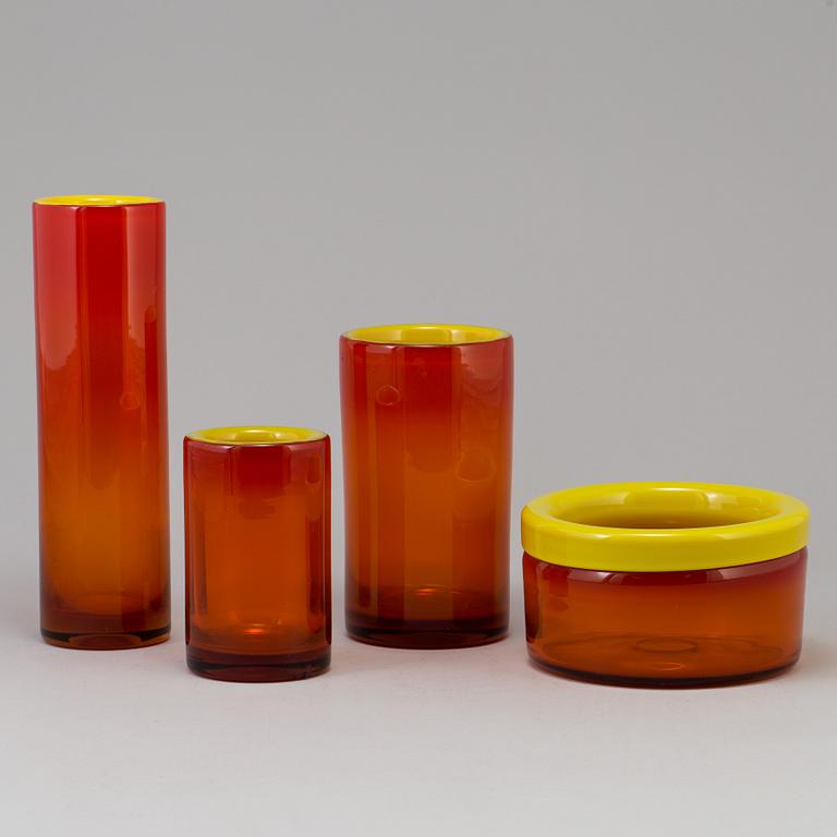 GÖSTA SIGVARD, tre vaser samt skål, glas, Lindshammar, sent 1900-tal.