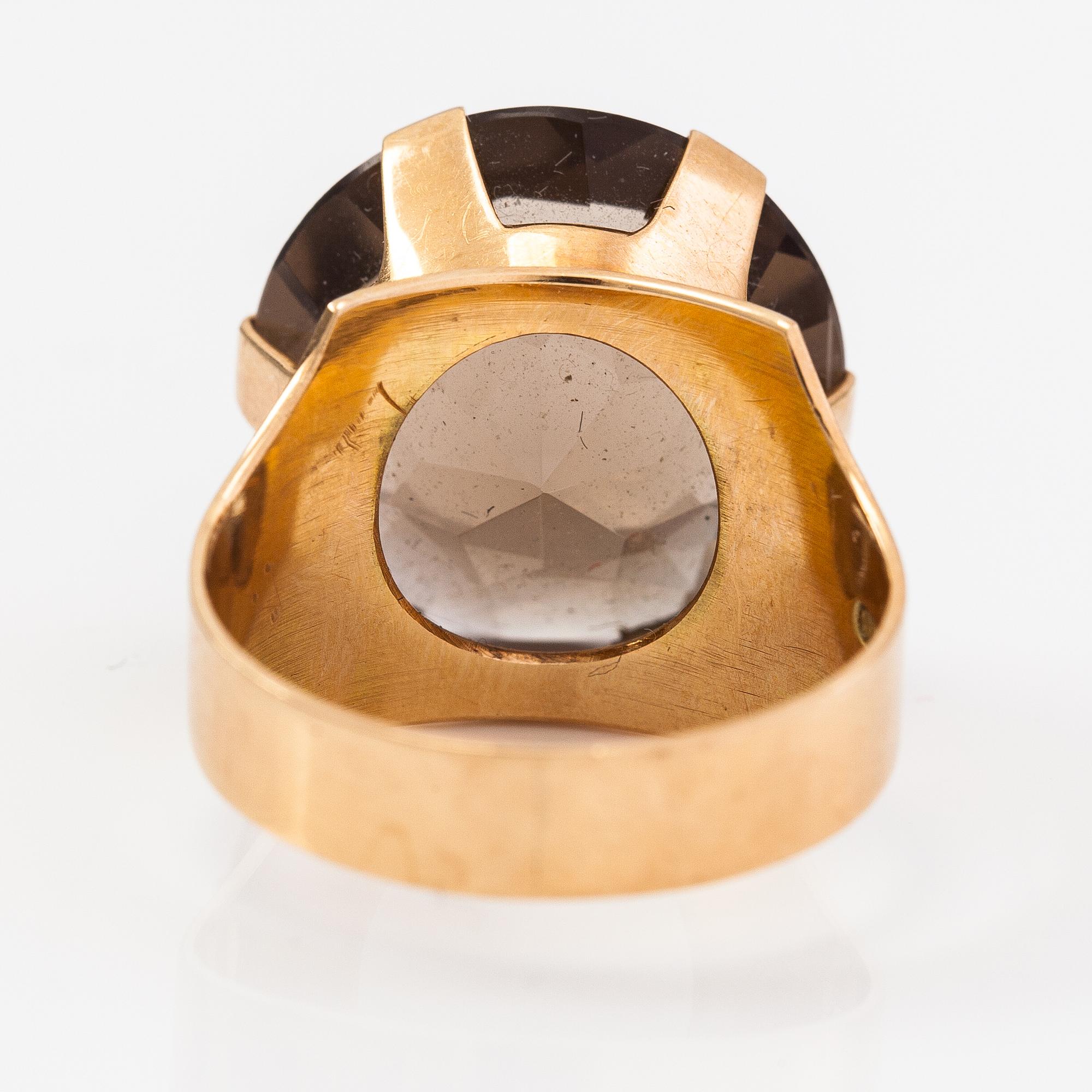 A 14K gold ring with a smoaky quartz. Nummilan Koru, Turku 1966.
