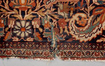 A carpet, antique Sarouk, ca 421-428 x 316-324,5 cm.