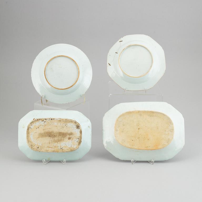 SERVERINGSFAT, två stycken, samt TALLRIKAR, 2 st, kompaniporslin. Qingdynastin, Qianlong (1736-95).
