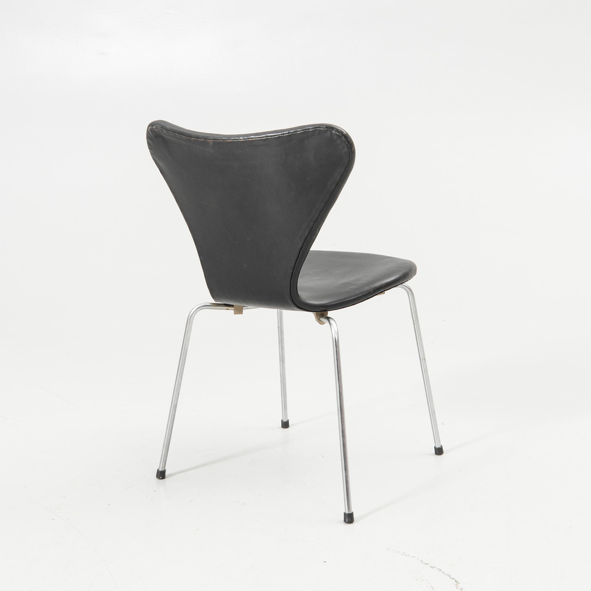 Arne Jacobsen, Chair, “Series 7”, Fritz Hansen, Denmark.