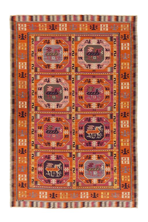 Märta Måås-Fjetterström, matto, "Bäckahästen", flat weave, ca  306,5-310 x 203-205,5 cm, signed MMF.