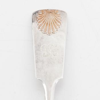 Bestickuppsättning, 38 dlr, silver, "Musslan", Auran Kultaseppä, Åbo 1951-57. Besticklåda.