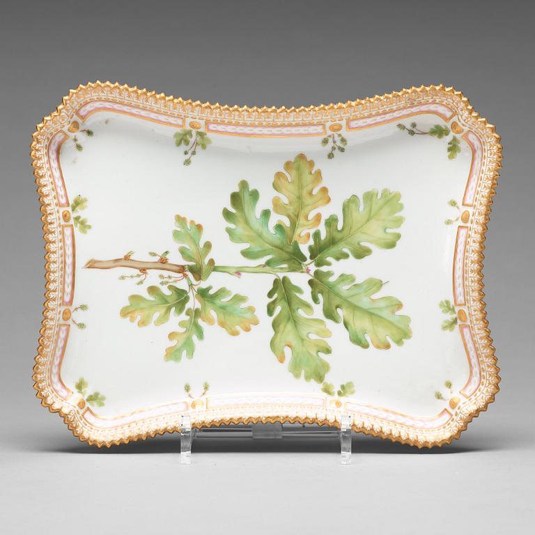BRICKA, porslin. "Flora Danica", Royal Copenhagen, Danmark, 1900-tal.