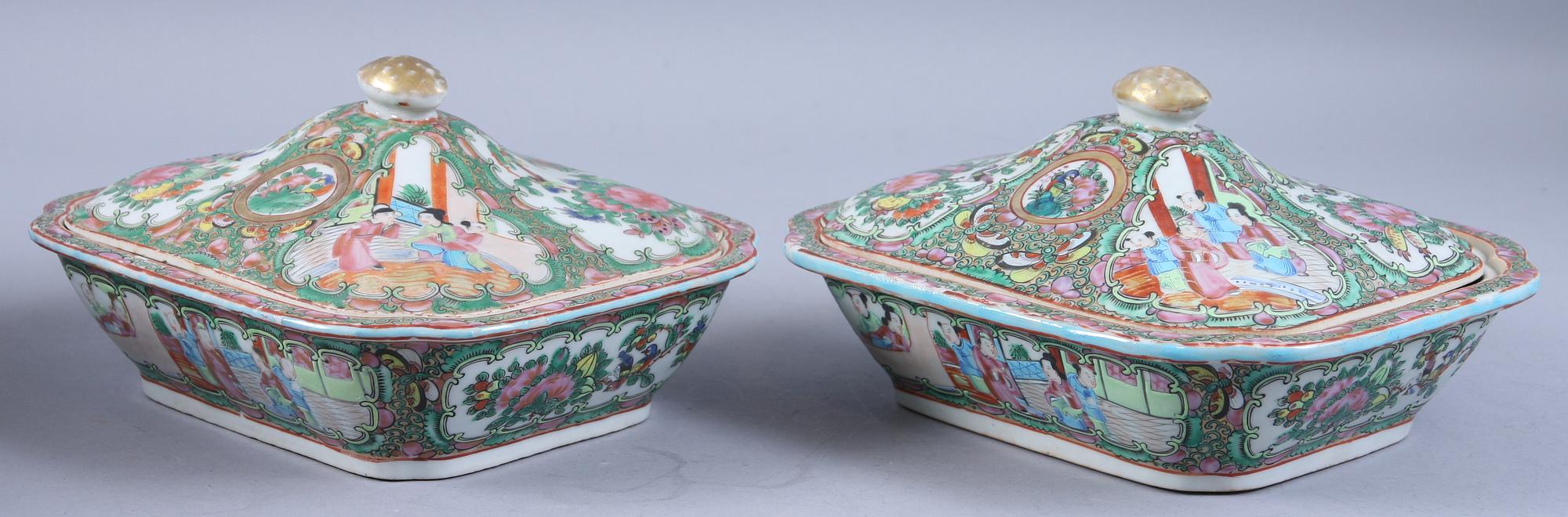 LOCKKAROTTER, ett par, porslin, Kina, Kanton, 1900-tal.