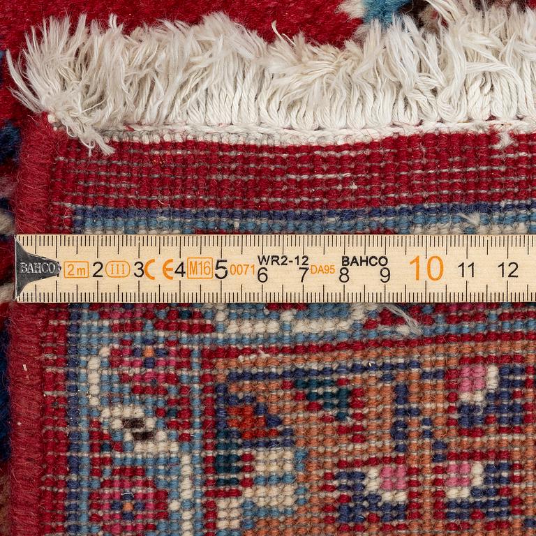 Matta, Mashad, ca 290 x 192 cm.